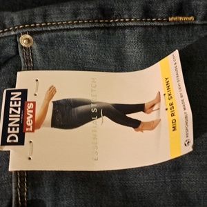 Levis Mid Rise Skinny Jeans Size 10L